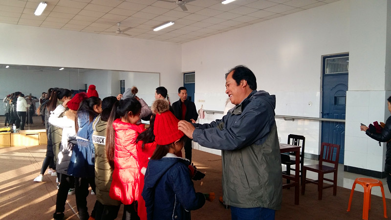 志愿暖冬 文化润心——学校团委组织开展冬日送温暖及文化艺术交流活动